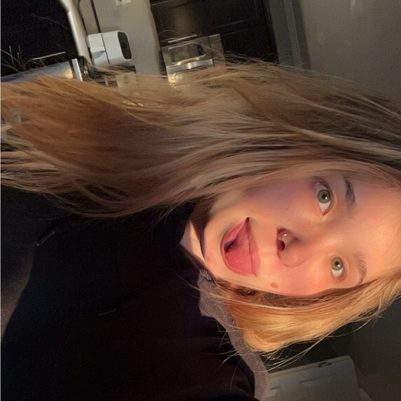 Meet your Posher, Jadyn - Picture 3 of 3